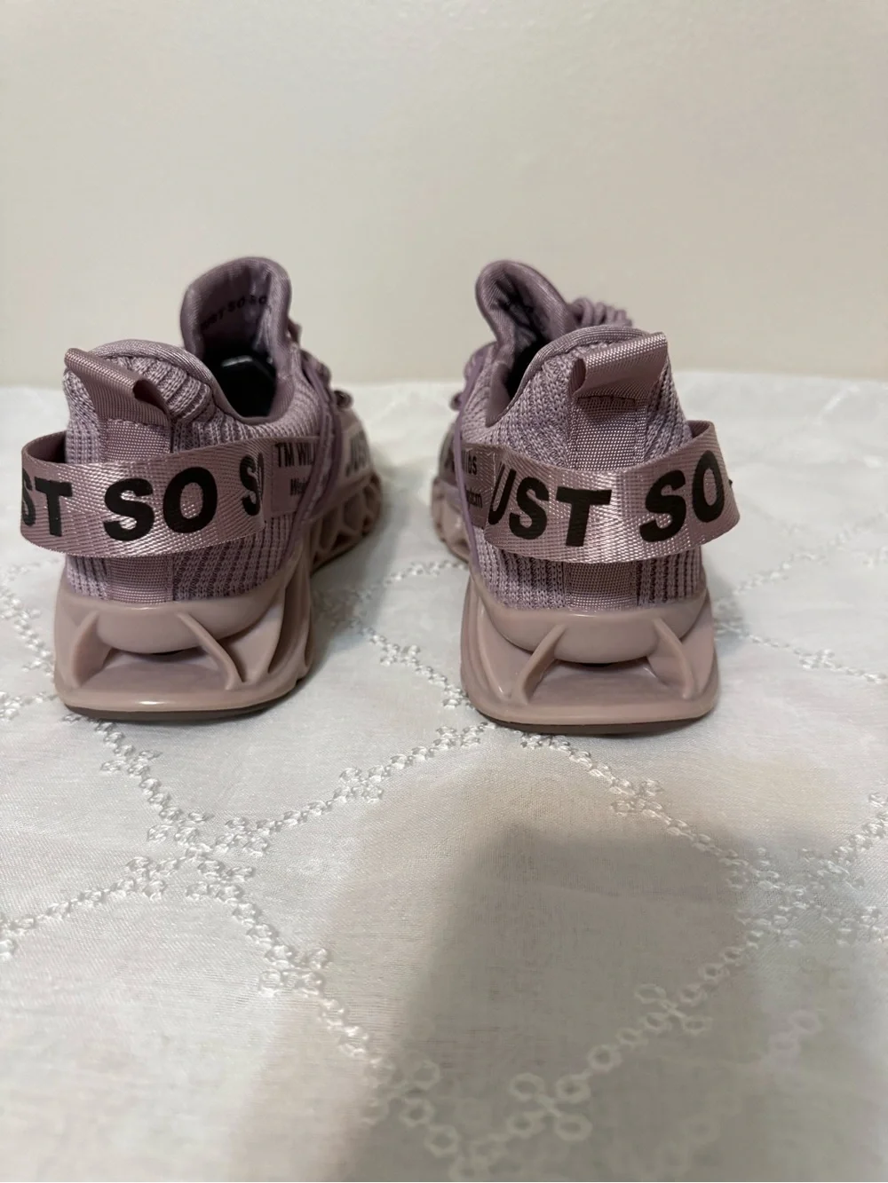 Women's Lightweight Mesh Athletic Sneakers - Dusty Mauve